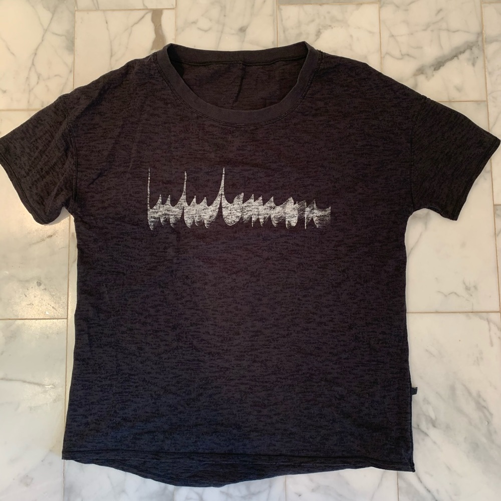 Lululemon T-Shirt